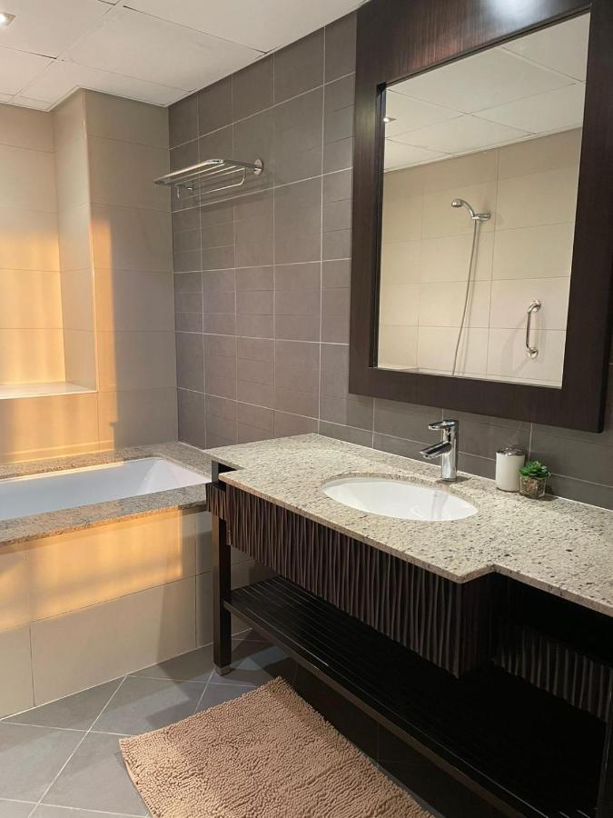 Anantara Hotel Apartment Palm Jumeirah Connected Anantara Hotel Dubai Exterior photo